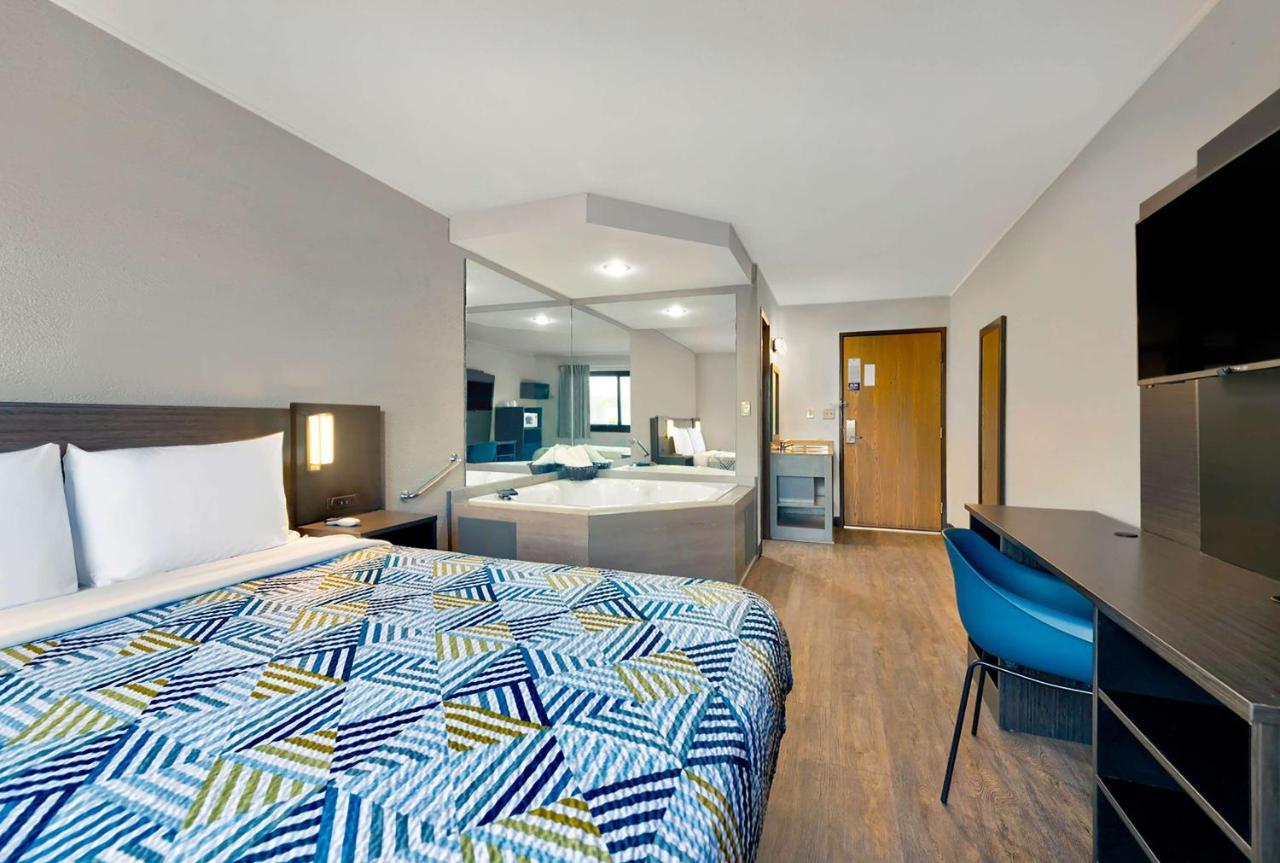 6-cedar Rapids, Ia - Airport Hotel Cedar Rapids