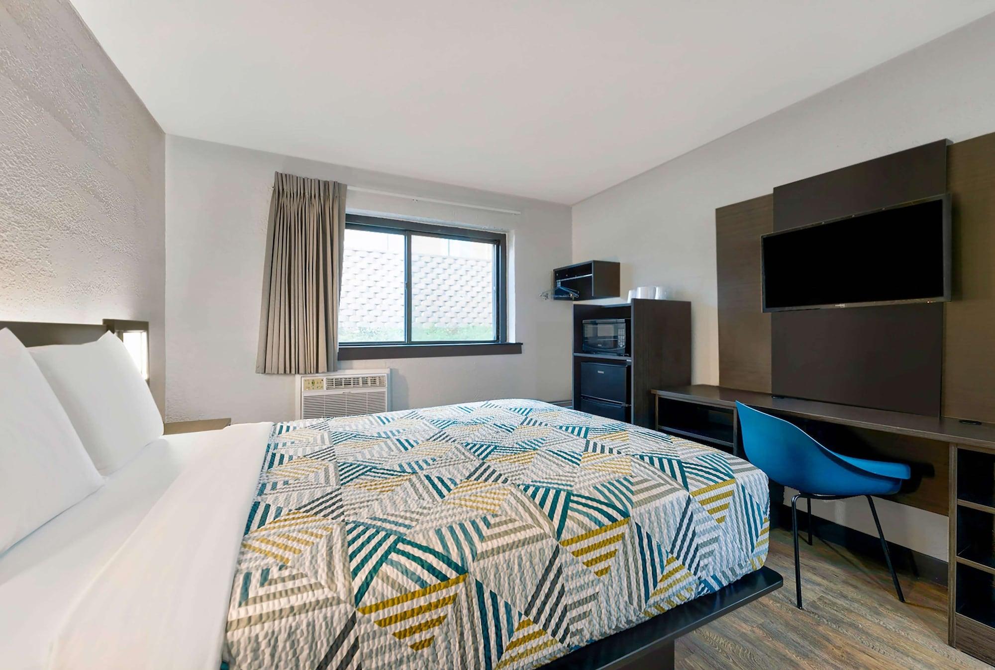 6-cedar Rapids, Ia - Airport 2*